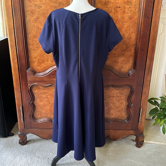 Avenue Navy Short Sleeve Dress with Zipper in Back (Size 18/20) - Picture 12 of 16